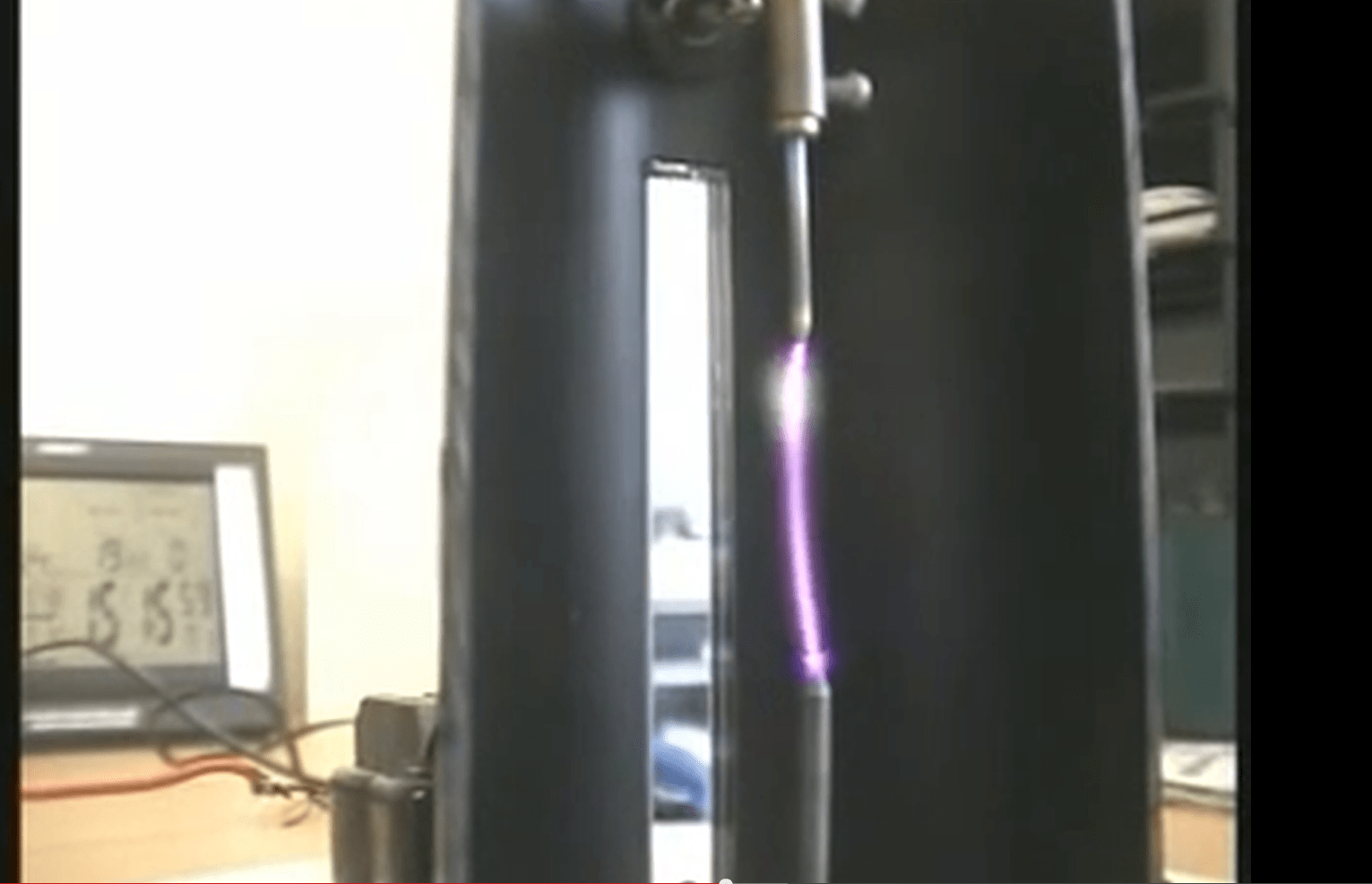 Even knutselen met een iPaq en dan: awesome plasma speaker 6