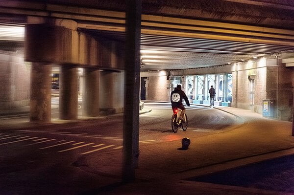 Futuristische Smart Jacket gaat fietsen veiliger én leuker maken 7